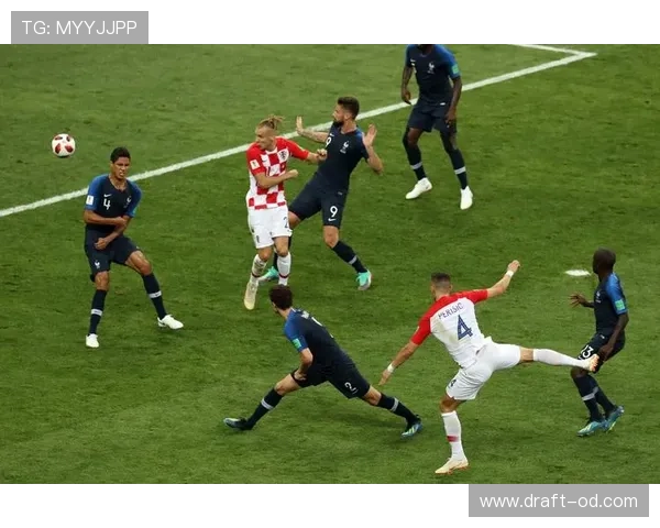 格里兹曼从边锋到全能前场核心的转型轨迹解析