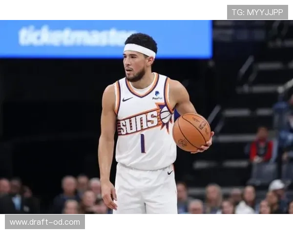 德文·布克挡拆拉开空间提升得分效率明显领先队友