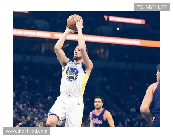 希罗无球跑位为持球手拉空 三分效率较上赛季提升