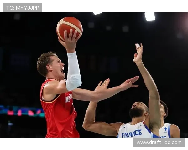 瓦格纳无球跑动制造错位，拉开空间提升魔术进攻效率